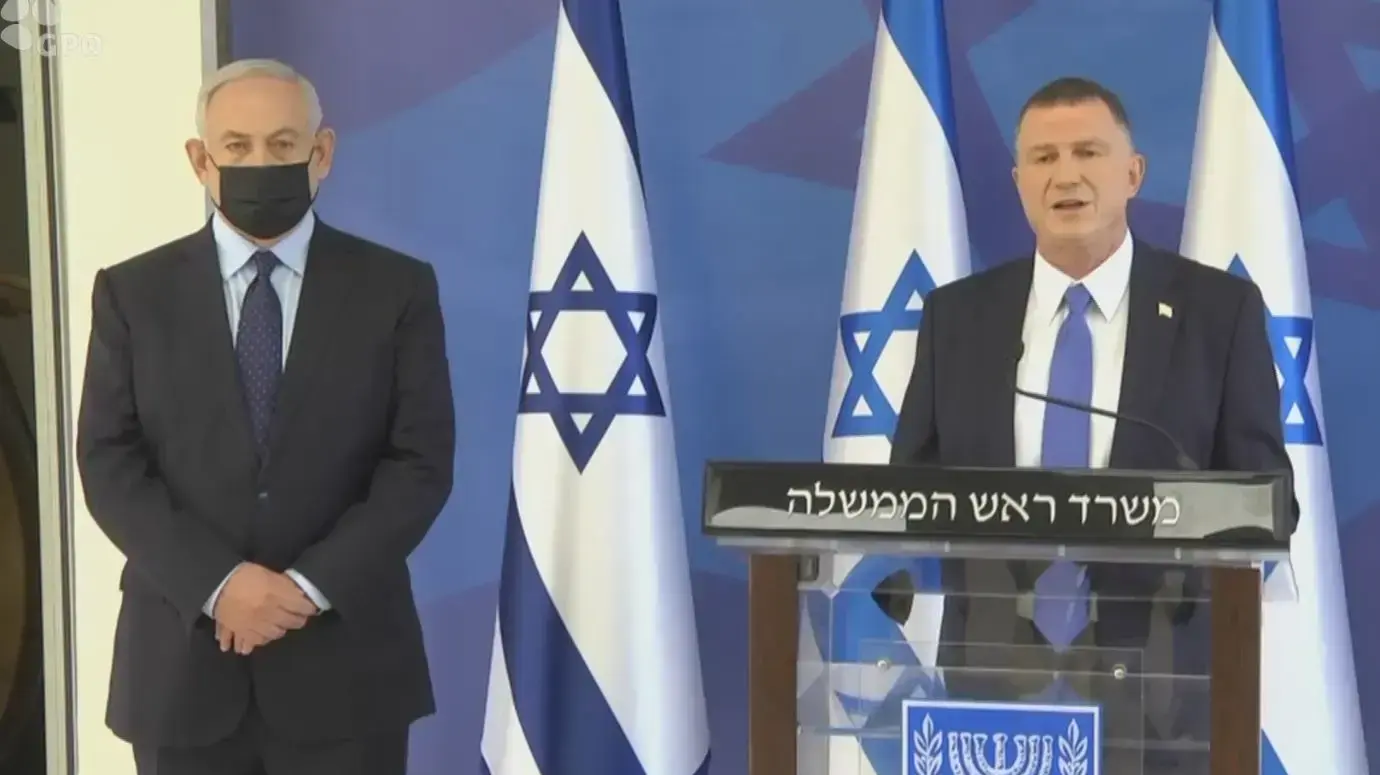ראש הממשלה בנימין נתניהו ושר הבריאות יולי אדלשטיין על חתימת הסכם לרכישת חיסון לקורונה מפייזר, 13 בנובמבר 2020 ראש הממשלה בנימין נתניהו ושר הבריאות יולי אדלשטיין על חתימת הסכם לרכישת חיסון לקורונה מפייזר, 13 בנובמבר 2020