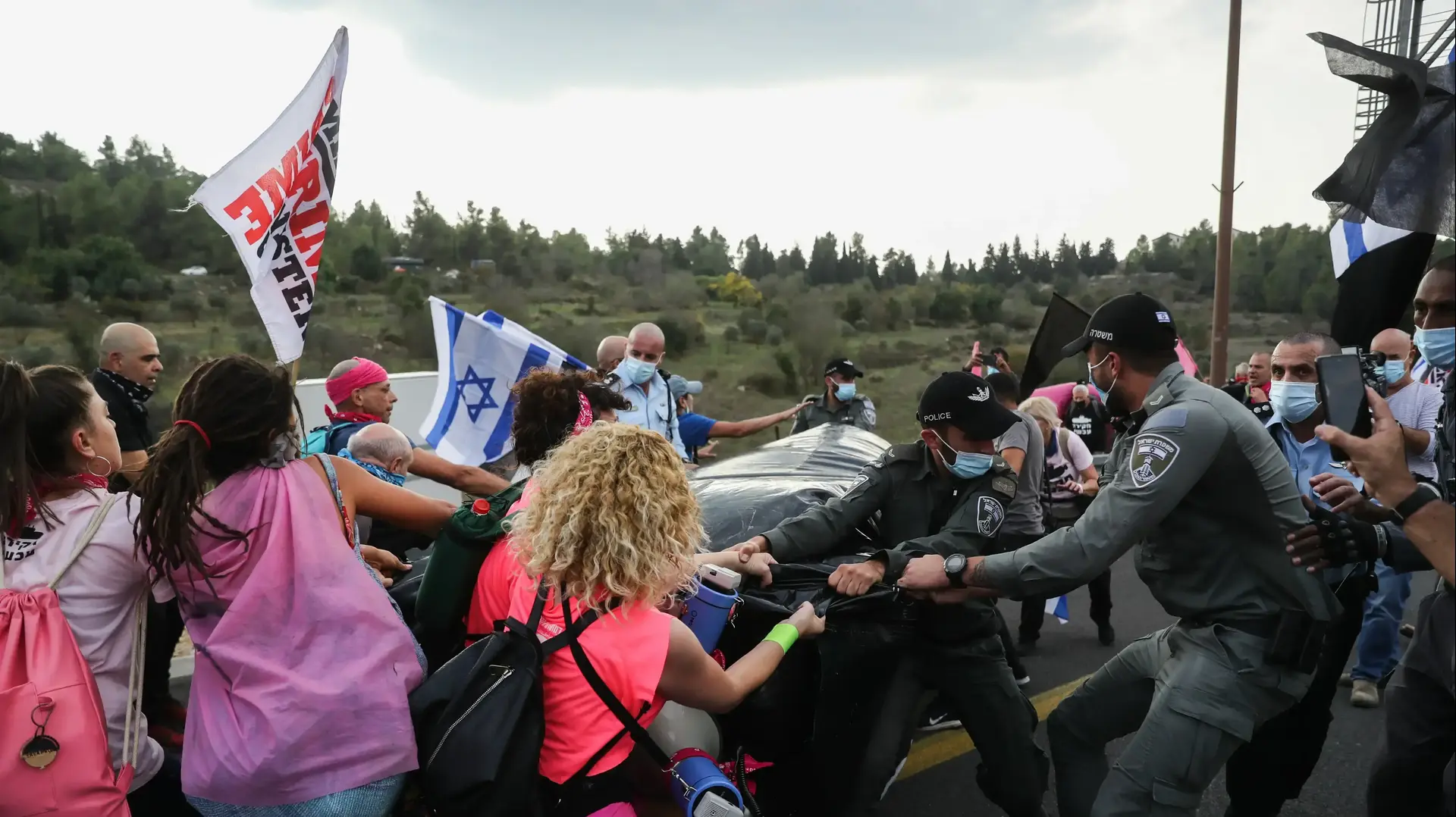 צעדת מחאה בדרישה להקים ועדת חקירה לפרשת הצוללות ממחלף חמד עד לירושלים בכביש 1. 14 בנובמבר 2020 צעדת מחאה בדרישה להקים ועדת חקירה לפרשת הצוללות ממחלף חמד עד לירושלים בכביש 1. 14 בנובמבר 2020