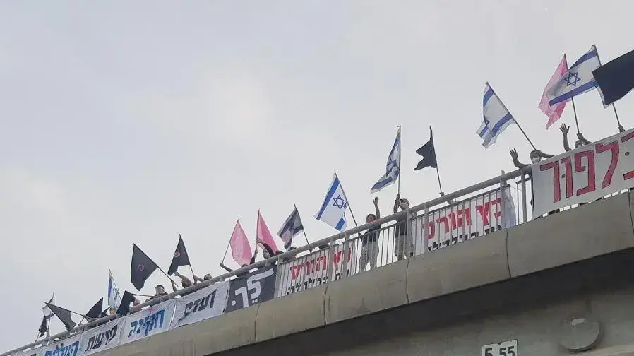 מפגינים בצומת אליקים, 14 בנובמבר 2020 מפגינים בצומת אליקים, 14 בנובמבר 2020