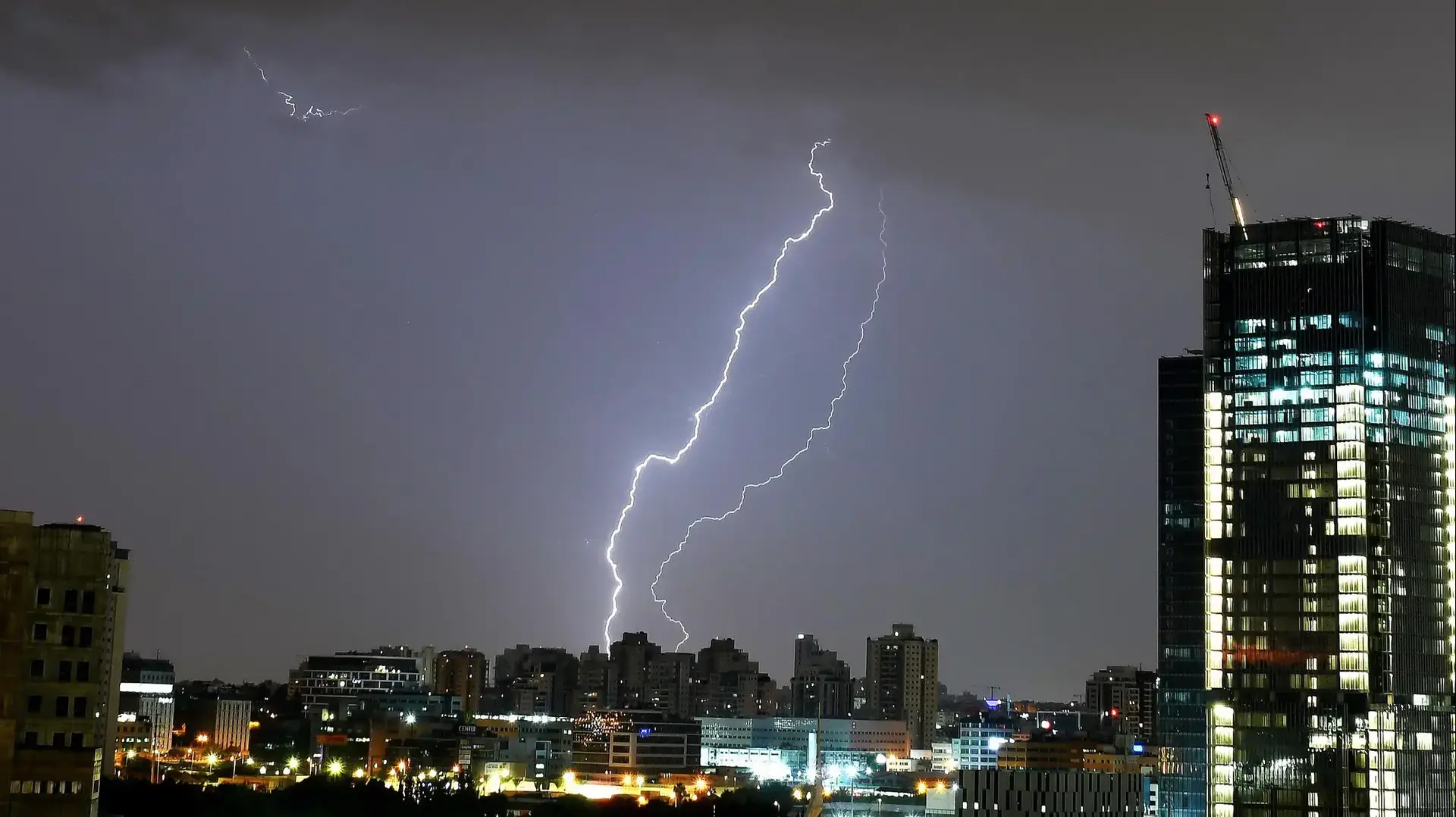 סופת ברקים בגוש דן. 15 בנובמבר 2020 סופת ברקים בגוש דן. 15 בנובמבר 2020