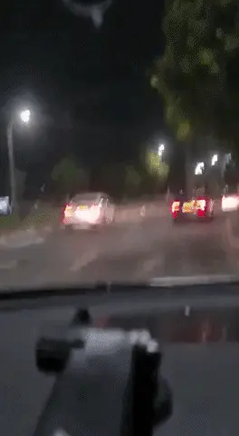 שיירת האדמו"ר מבעלזא תועדה נוהגת בפראות. 15 בנובמבר
