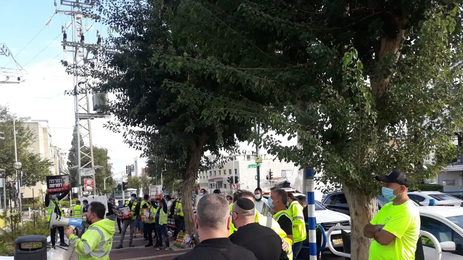 עשרות עובדי נמל אשדוד מפגינים מול בניין ההסתדרות בעיר. 15 בנובמבר 2020 עשרות עובדי נמל אשדוד מפגינים מול בניין ההסתדרות בעיר. 15 בנובמבר 2020