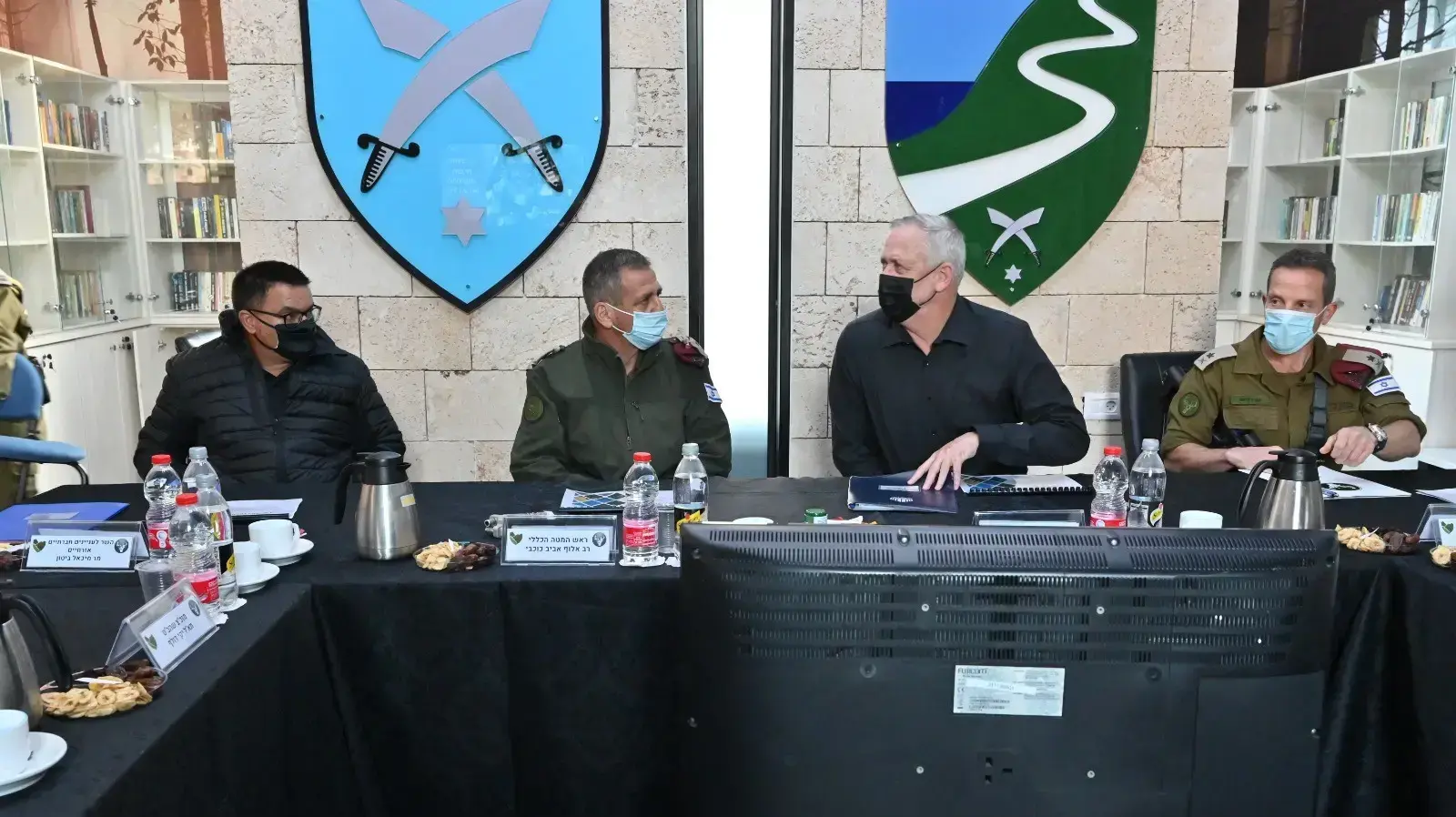 שר הביטחון, בני גנץ, ביקר בפיקוד הצפון, באוגדה 91, ביחד עם השר לנושאים אזרחיים וחברתיים במשרד הביטחון מיכאל ביטון, הרמטכ"ל רא"ל אביב כוכבי, מפקד פיקוד הצפון אלוף אמיר ברעם, מפקד אוגדה 91 תא"ל שלומי בינדר, 17 בנובמבר 2020 שר הביטחון, בני גנץ, ביקר בפיקוד הצפון, באוגדה 91, ביחד עם השר לנושאים אזרחיים וחברתיים במשרד הביטחון מיכאל ביטון, הרמטכ"ל רא"ל אביב כוכבי, מפקד פיקוד הצפון אלוף אמיר ברעם, מפקד אוגדה 91 תא"ל שלומי בינדר, 17 בנובמבר 2020