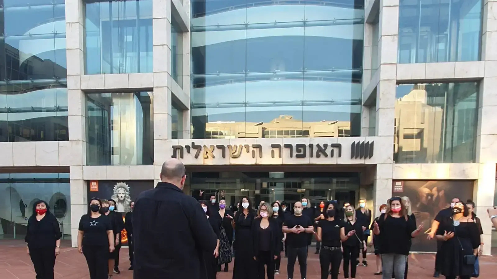 בעקבות שימועים שהתקיימו ל-55 זמרי מקהלת האופרה הישראלית, התקיים אירוע מחאה מחוץ לבית האופרה ובו זמרי המקהלה ביצעו את "שירת העבדים העבריים" של ורדי בעקבות שימועים שהתקיימו ל-55 זמרי מקהלת האופרה הישראלית, התקיים אירוע מחאה מחוץ לבית האופרה ובו זמרי המקהלה ביצעו את "שירת העבדים העבריים" של ורדי