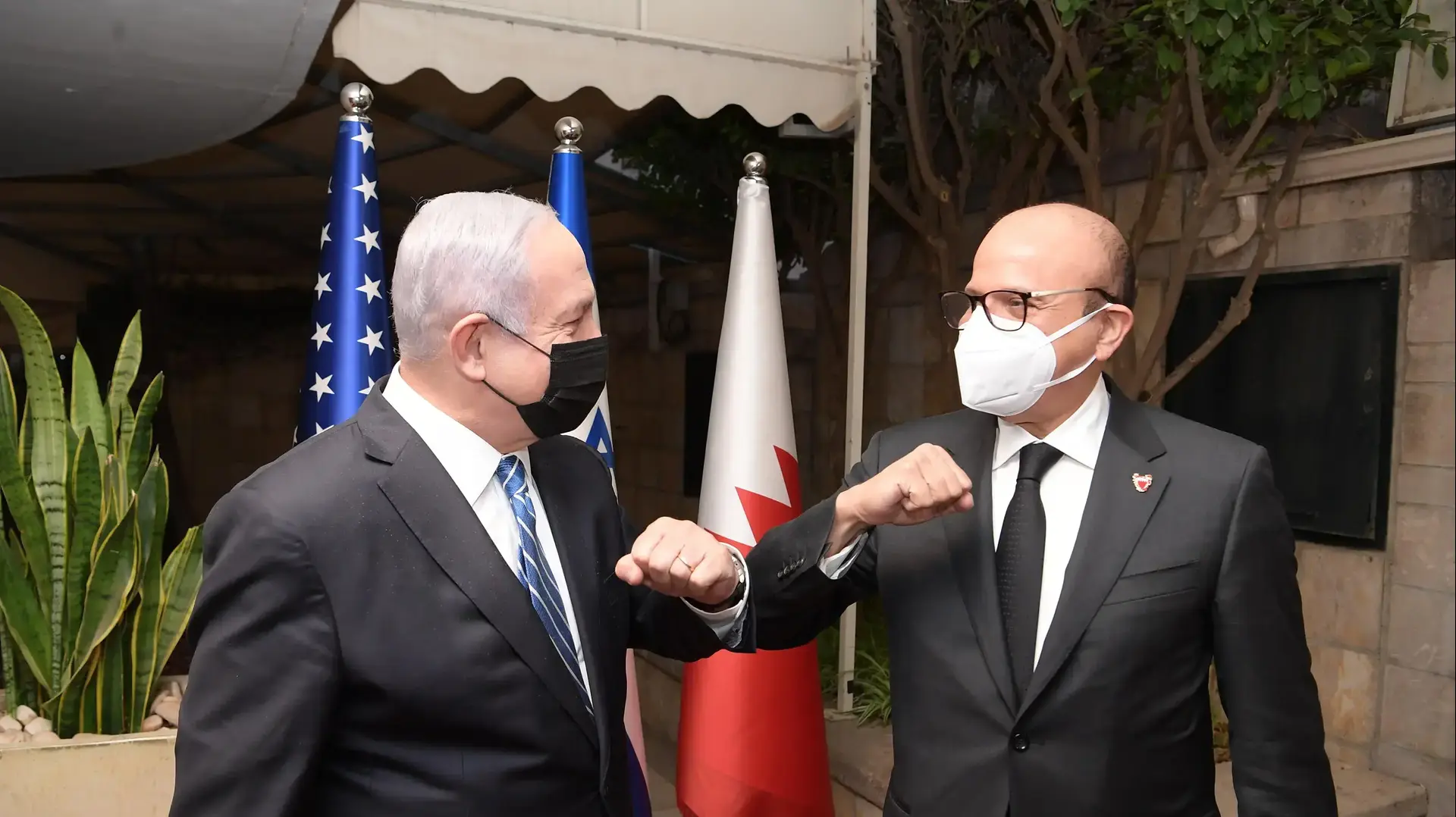 ההצהרות המשותפות של ראש הממשלה, בנימין נתניהו, שר החוץ האמריקני מייק פומפאו ושר החוץ של בחריין עבד אללטיף בן ראשד א-זיאני במשרד רה"מ בירושלים 18 בנובמבר 2020 ההצהרות המשותפות של ראש הממשלה, בנימין נתניהו, שר החוץ האמריקני מייק פומפאו ושר החוץ של בחריין עבד אללטיף בן ראשד א-זיאני במשרד רה"מ בירושלים 18 בנובמבר 2020
