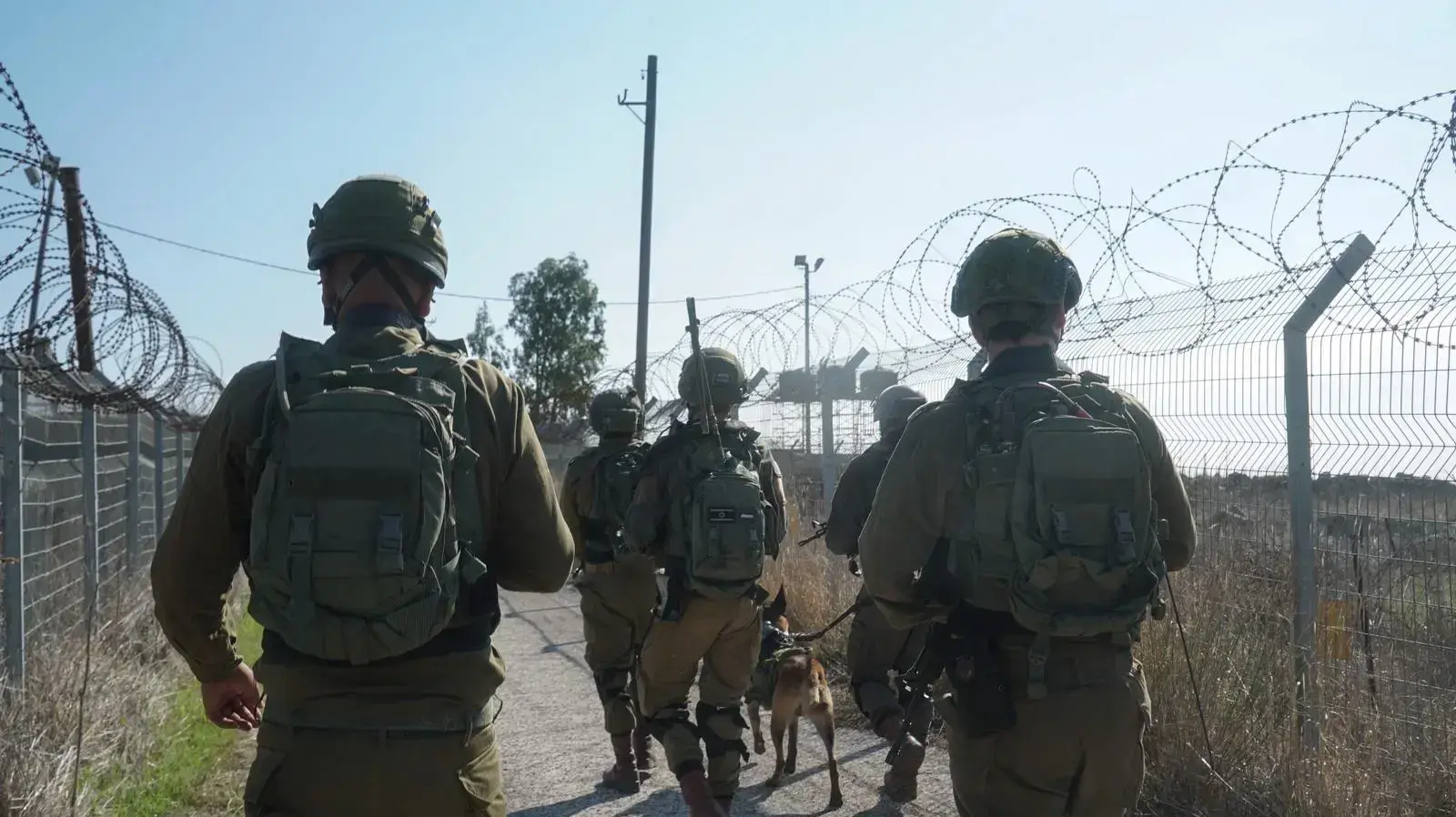 תיעוד מהתקיפת צה"ל בסוריה, בה תקפו מטוסי קרב של צה״ל בסוריה מטרות צבאיות ובהן מחסנים, מפקדות ומתחמים צבאיים של כוח קודס האיראני והצבא הסורי. 18 בנובמבר 2020 תיעוד מהתקיפת צה"ל בסוריה, בה תקפו מטוסי קרב של צה״ל בסוריה מטרות צבאיות ובהן מחסנים, מפקדות ומתחמים צבאיים של כוח קודס האיראני והצבא הסורי. 18 בנובמבר 2020