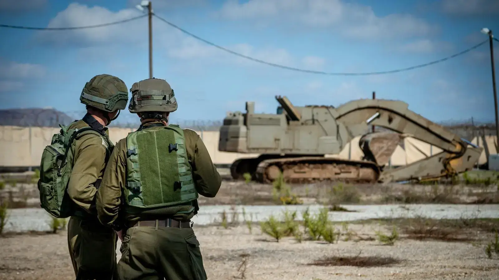 תיעוד מהתקיפת צה"ל בסוריה, בה תקפו מטוסי קרב של צה״ל בסוריה מטרות צבאיות ובהן מחסנים, מפקדות ומתחמים צבאיים של כוח קודס האיראני והצבא הסורי. 18 בנובמבר 2020 תיעוד מהתקיפת צה"ל בסוריה, בה תקפו מטוסי קרב של צה״ל בסוריה מטרות צבאיות ובהן מחסנים, מפקדות ומתחמים צבאיים של כוח קודס האיראני והצבא הסורי. 18 בנובמבר 2020