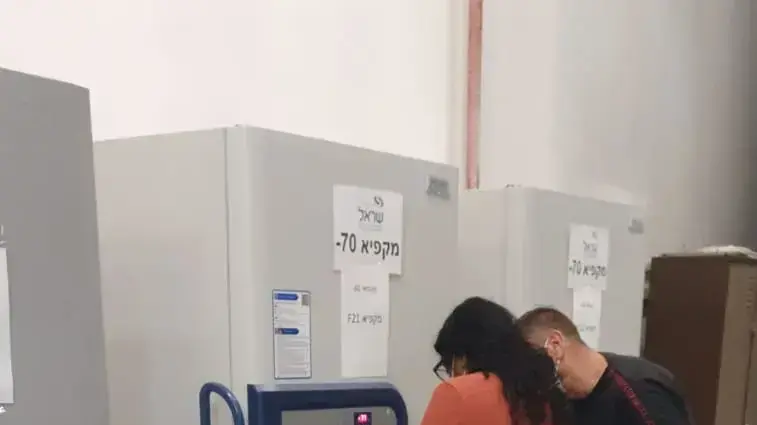 המקפיאים של חברת שראל שיאחסנו את החיסון לקורונה של חברת פייזר המקפיאים של חברת שראל שיאחסנו את החיסון לקורונה של חברת פייזר