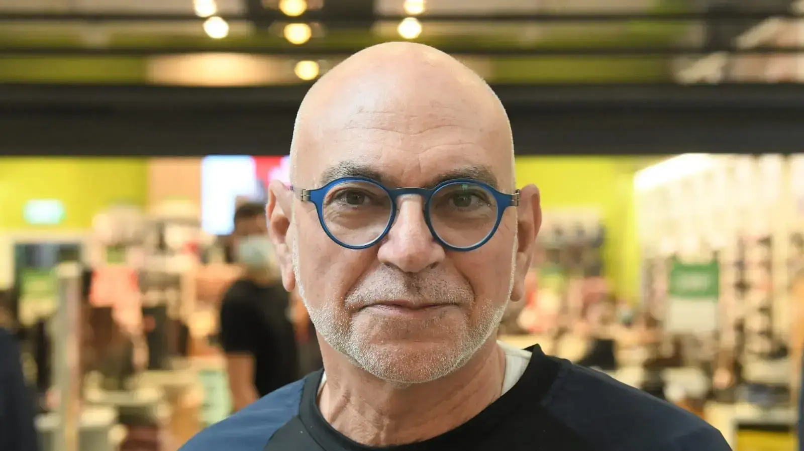 בניגוד להנחיות משרד הבריאות | משה רוזנבלום, מנכ"ל קניוני עופר במהלך  פתיחת הקניון הגדול בפתח תקווה 20 בנובמבר 2020