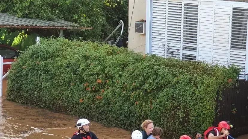 חילוץ מהצפה בנס ציונה בעקבות מזג האוויר. 21 בנובמבר 2020 חילוץ מהצפה בנס ציונה בעקבות מזג האוויר. 21 בנובמבר 2020