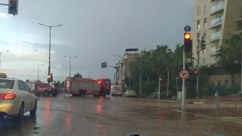 הצפה בחיפה בעקבות הגשמים העזים 21 בנובמבר 2020 הצפה בחיפה בעקבות הגשמים העזים 21 בנובמבר 2020