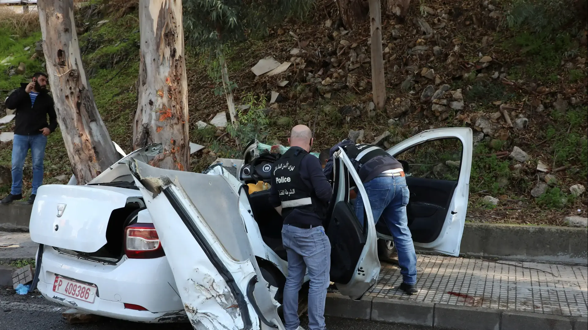 זירת תאונת הדרכים באזור ביירות לאחר שאסירים נמלטו מבית הכלא ונהרגו בתאונה 21 בנובמבר 2020 זירת תאונת הדרכים באזור ביירות לאחר שאסירים נמלטו מבית הכלא ונהרגו בתאונה 21 בנובמבר 2020