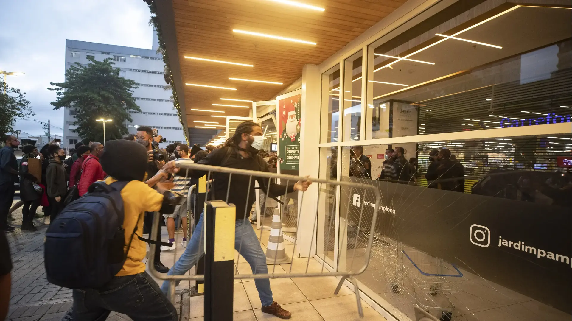 מחאה מהומות ברזיל סופרמרקט מחאה מהומות ברזיל סופרמרקט