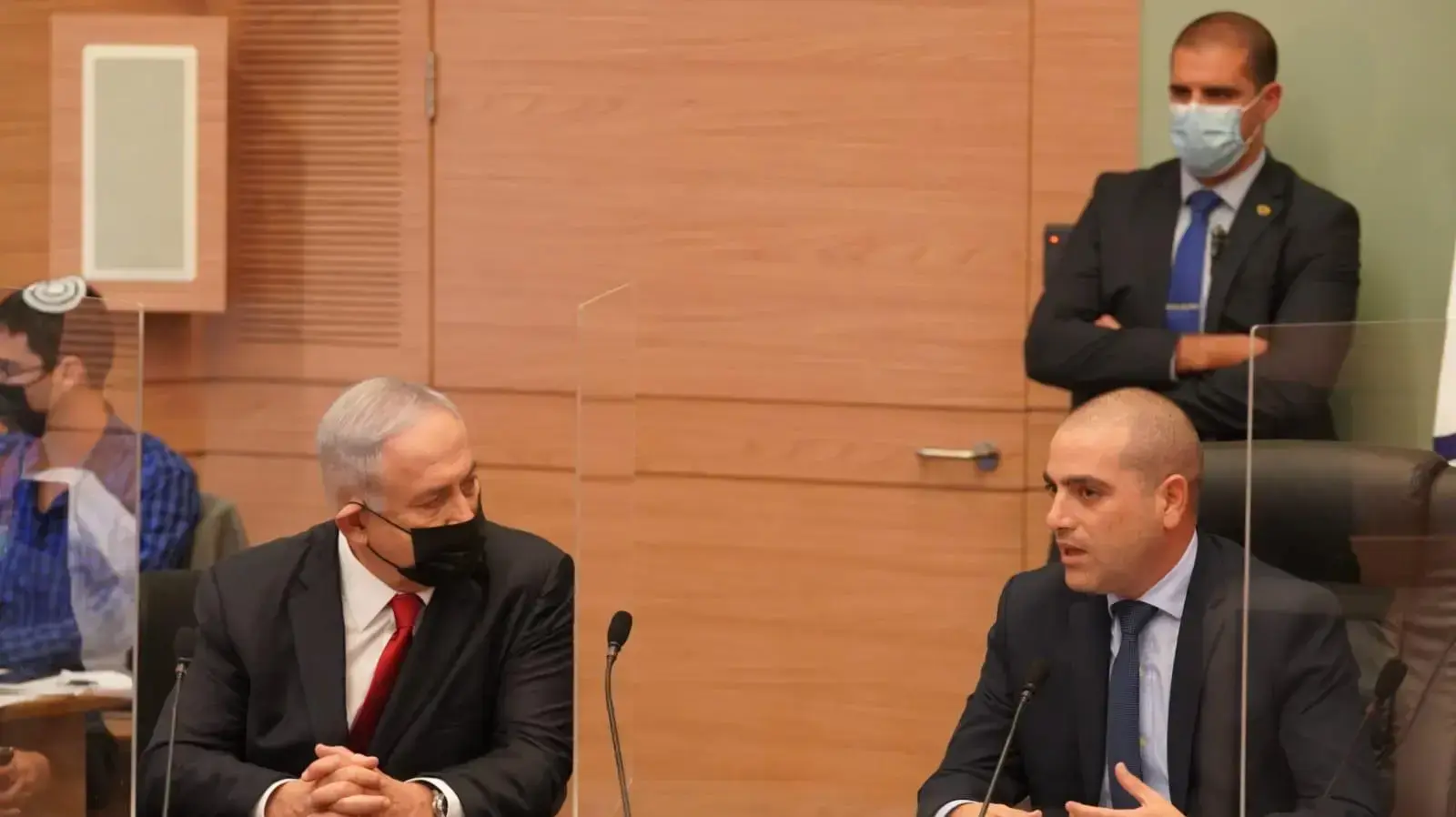 ח"כ אופיר כץ וראש הממשלה בנימין נתניהו בכינוס ועדת המשנה לצמצום פערי הרפואה בין הפריפריה למרכז. 23 בנובמבר 2020 ח"כ אופיר כץ וראש הממשלה בנימין נתניהו בכינוס ועדת המשנה לצמצום פערי הרפואה בין הפריפריה למרכז. 23 בנובמבר 2020