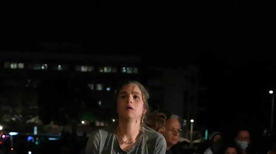 הפגנת אנשי תיאטרון נגד נעילת עולם התרבות במשבר הקורונה, בטקס "קיפוד הזהב" לשנת 2020 המחלק פרסים ליוצרי תיאטרון פרינג' ותיאטרון עצמאי, כיכר היכל התרבות בתל אביב