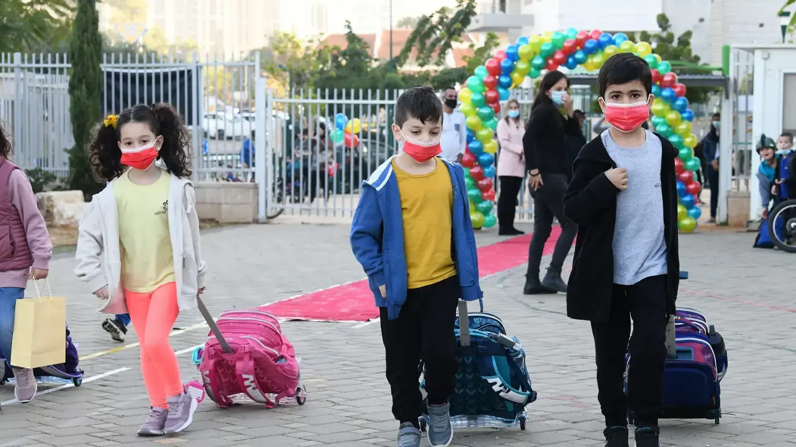 תלמידי כיתות ה-ו חוזרים ללימודים, בי"ס עוזי חיטמן, פתח תקווה, 24 בנובמבר 2020 תלמידי כיתות ה-ו חוזרים ללימודים, בי"ס עוזי חיטמן, פתח תקווה, 24 בנובמבר 2020