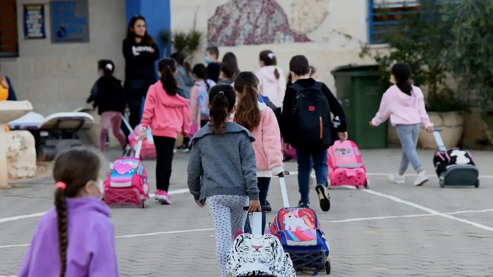 תלמידי כיתות ה-ו חוזרים ללימודים, בי"ס עוזי חיטמן, פתח תקווה, 24 בנובמבר 2020 תלמידי כיתות ה-ו חוזרים ללימודים, בי"ס עוזי חיטמן, פתח תקווה, 24 בנובמבר 2020