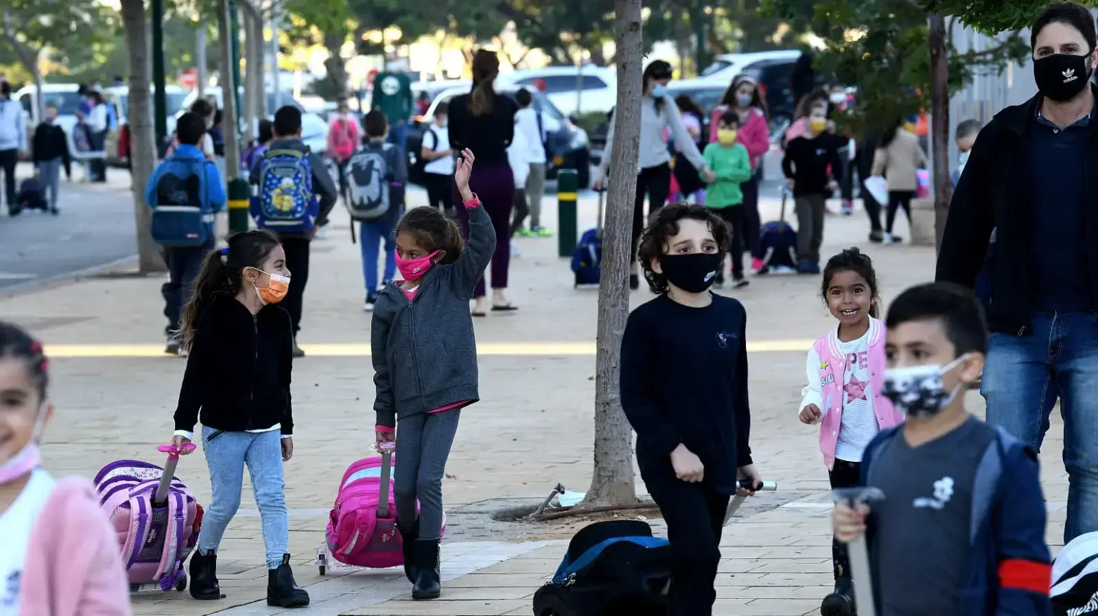 תלמידי כיתות ה-ו חוזרים ללימודים, בי"ס עוזי חיטמן, פתח תקווה, 24 בנובמבר 2020 תלמידי כיתות ה-ו חוזרים ללימודים, בי"ס עוזי חיטמן, פתח תקווה, 24 בנובמבר 2020