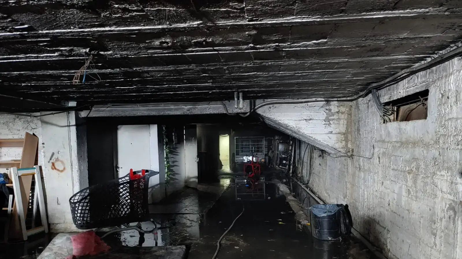 שריפה במבנה בשכונת קריית חיים בירושלים שבה נספה גבר בן 60. 26 בנובמבר 2020 שריפה במבנה בשכונת קריית חיים בירושלים שבה נספה גבר בן 60. 26 בנובמבר 2020
