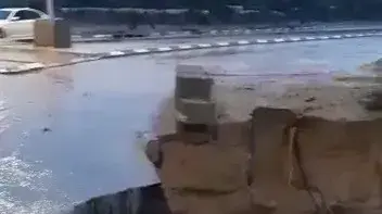 בולען נפער בכביש באשקלון בעקבות גשמים עזים, 26 בנובמבר 2020 בולען נפער בכביש באשקלון בעקבות גשמים עזים, 26 בנובמבר 2020