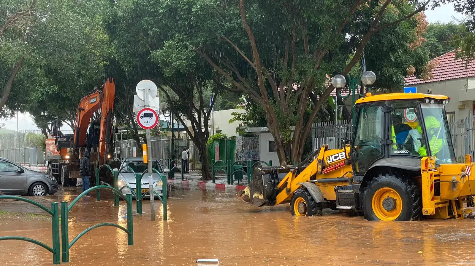 נזקי מזג האוויר בהוד השרון 26 בנובמבר 2020 נזקי מזג האוויר בהוד השרון 26 בנובמבר 2020