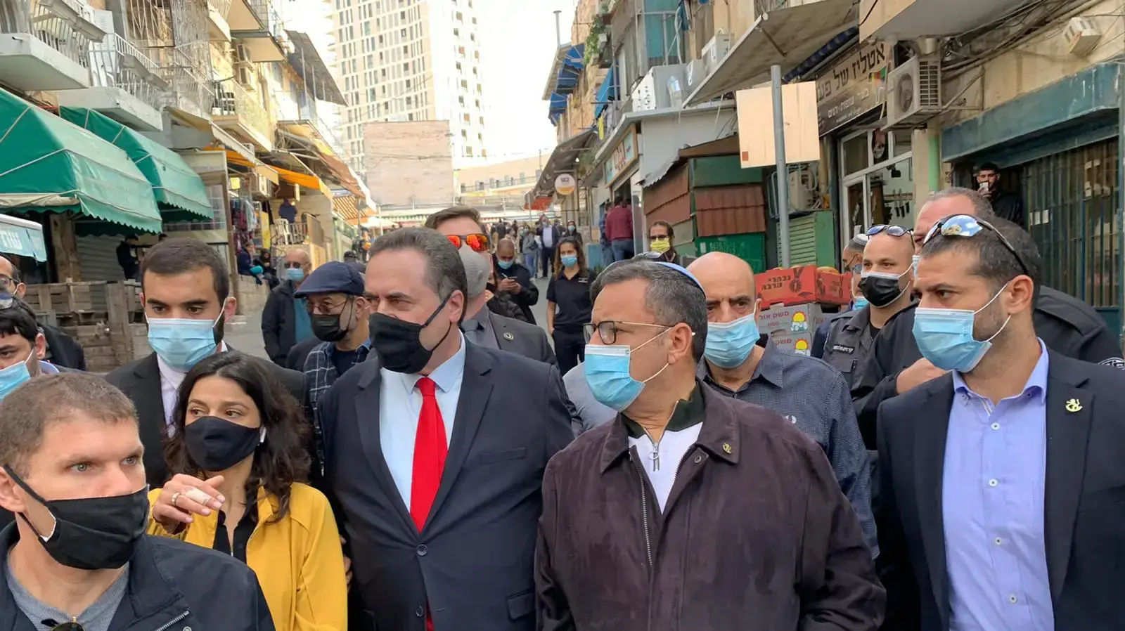 שר האוצר ישראל כץ וראש עיריית ירושלים משה ליאון בשוק מחנה יהודה, 27 בנובמבר 2020 שר האוצר ישראל כץ וראש עיריית ירושלים משה ליאון בשוק מחנה יהודה, 27 בנובמבר 2020