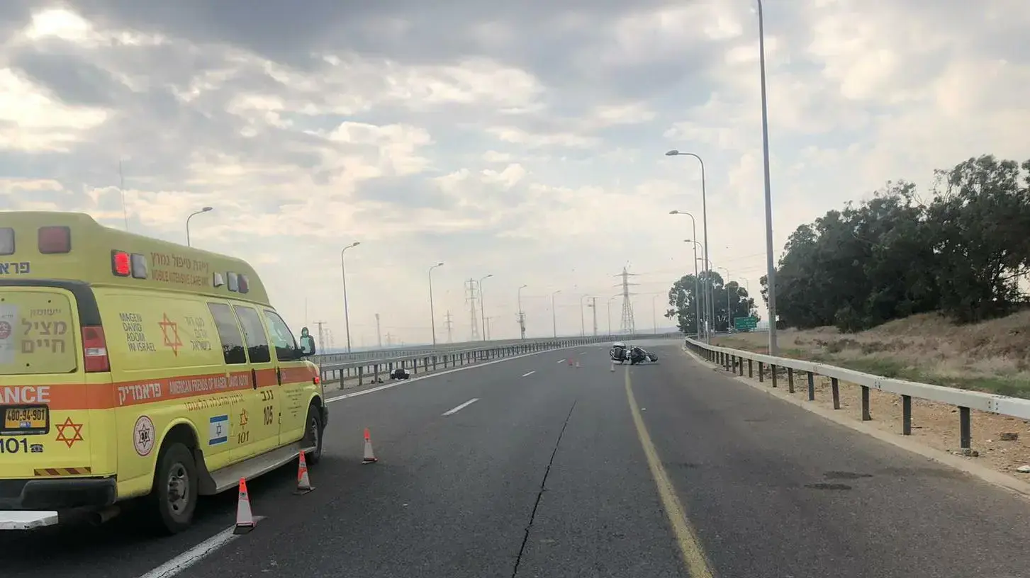 זירת תאונת הדרכים שבה נהרג גבר בן 54 סמוך לקריית גת. 28 בנובמבר 2020 זירת תאונת הדרכים שבה נהרג גבר בן 54 סמוך לקריית גת. 28 בנובמבר 2020