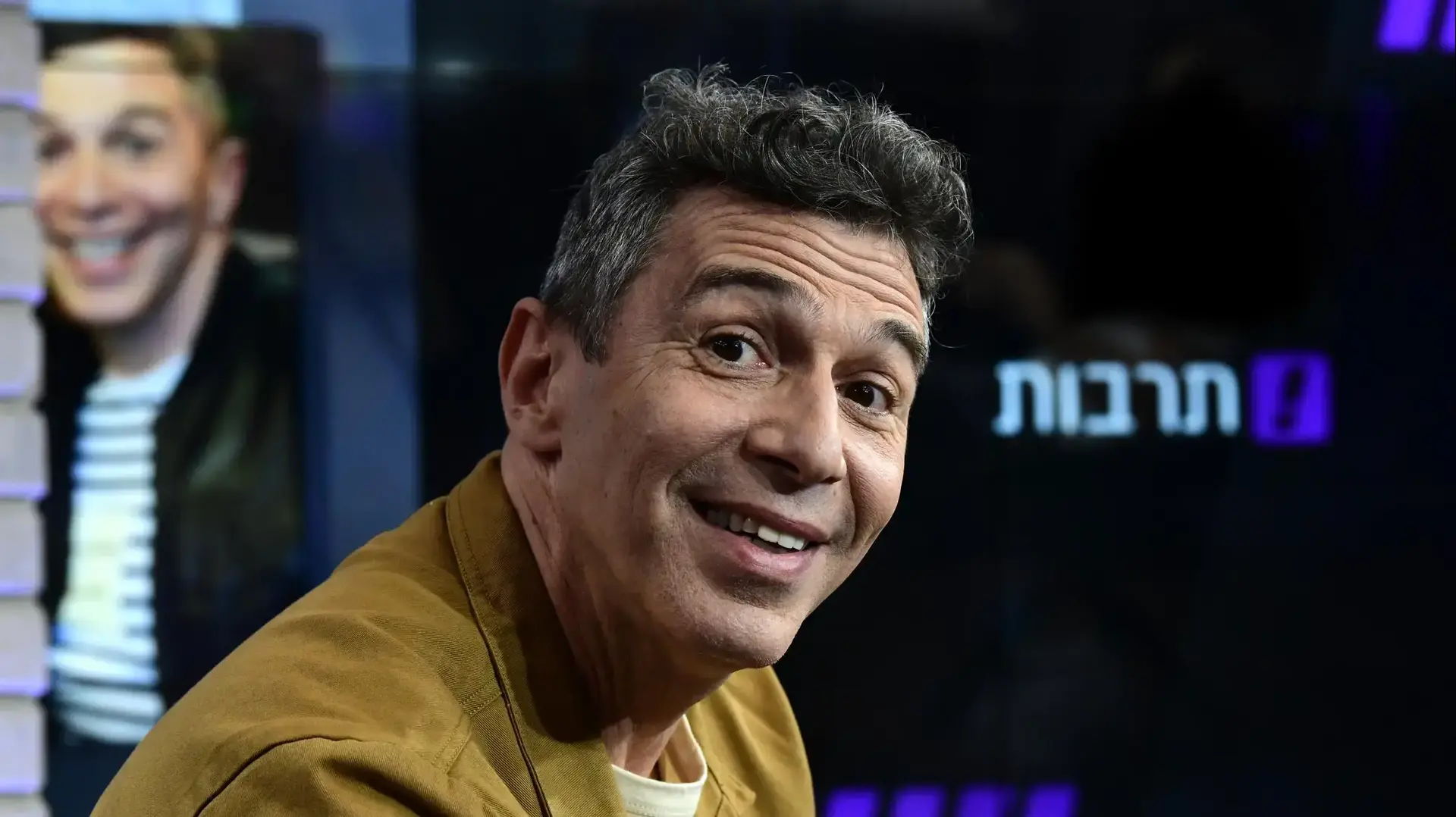 השחקן והקומיקאי יובל סמו באולפן וואלה! NEWS השחקן והקומיקאי יובל סמו באולפן וואלה! NEWS