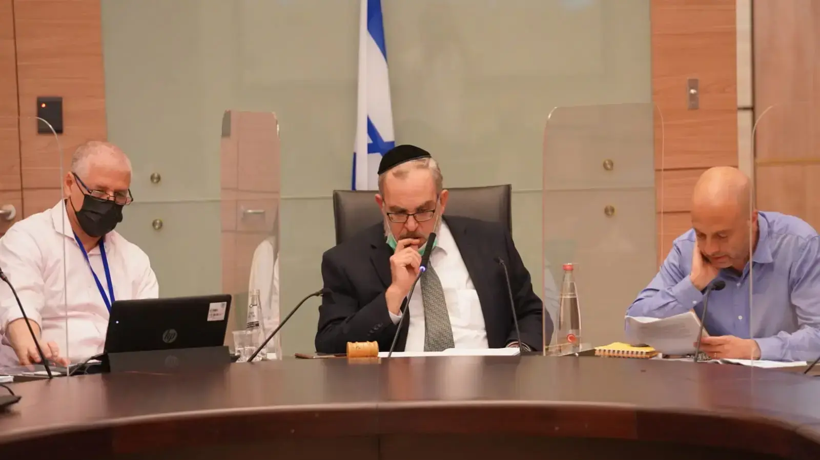 ועדת החוקה | דיון בתקנות המתווה שיאפשר את פתיחתם של 15 קניונים וכן את פתיחת השווקים והמוזיאונים. כנסת, ירושלים ועדת החוקה | דיון בתקנות המתווה שיאפשר את פתיחתם של 15 קניונים וכן את פתיחת השווקים והמוזיאונים. כנסת, ירושלים