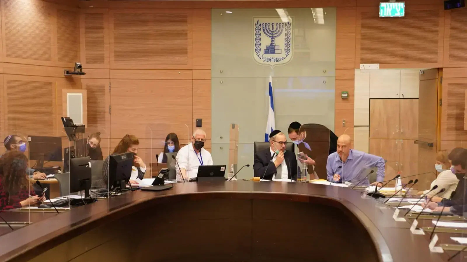 ועדת החוקה | דיון בתקנות המתווה שיאפשר את פתיחתם של 15 קניונים וכן את פתיחת השווקים והמוזיאונים. כנסת, ירושלים ועדת החוקה | דיון בתקנות המתווה שיאפשר את פתיחתם של 15 קניונים וכן את פתיחת השווקים והמוזיאונים. כנסת, ירושלים