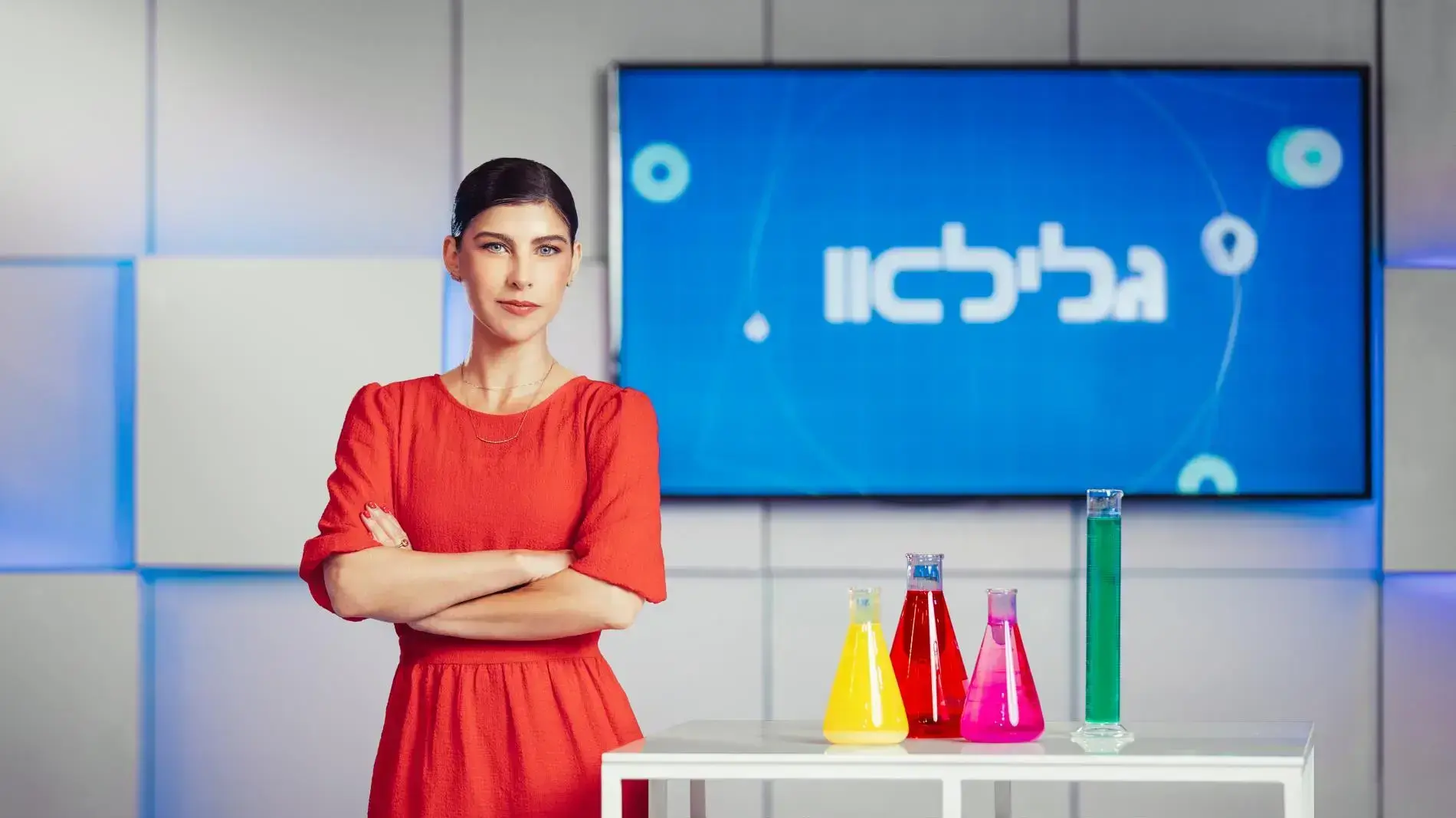 גאולה אבן-סער, מגישת התכנית "גלילאו" של כאן חינוכית גאולה אבן-סער, מגישת התכנית "גלילאו" של כאן חינוכית