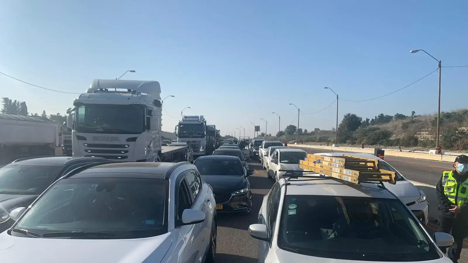 פורום ראשי הרשויות הדרוזיות והצ'רקסיות מוחה על המצוקה הכלכלית שהחמירה עם הקורונה, צומת אליקים, 1 בדצמבר 2020 פורום ראשי הרשויות הדרוזיות והצ'רקסיות מוחה על המצוקה הכלכלית שהחמירה עם הקורונה, צומת אליקים, 1 בדצמבר 2020