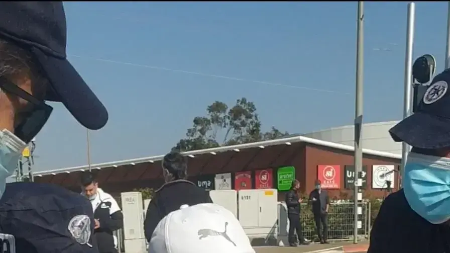 זאביק זוויגי, עובד מאפיה מרחבית, בהפגנה אתמול בכניסה לק"ש, 1 בדצמבר 2020 זאביק זוויגי, עובד מאפיה מרחבית, בהפגנה אתמול בכניסה לק"ש, 1 בדצמבר 2020