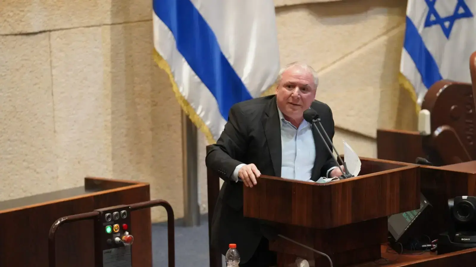 ח"כ דודי אמסלם ביום ההצבעה על פיזור הכנסת, 2 בדצמבר 2020 ח"כ דודי אמסלם ביום ההצבעה על פיזור הכנסת, 2 בדצמבר 2020