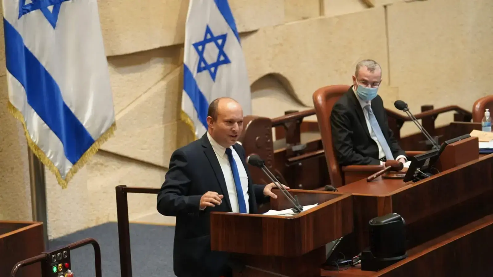 יו"ר ימינה, נפתלי בנט במהלך נאומו במליאת הכנסת 2 בדצמבר 2020 יו"ר ימינה, נפתלי בנט במהלך נאומו במליאת הכנסת 2 בדצמבר 2020