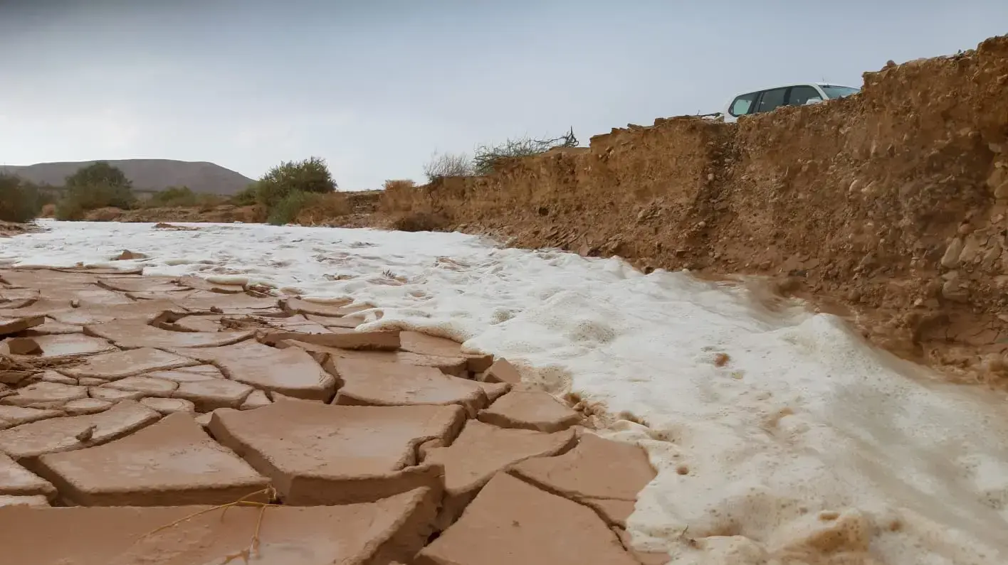 עקב שבר הענן הכבד, מעל הערבה התיכונה, החל נחל נמיה לזרום. שטפונות בדרום הארץ. 5 בדצמבר 2020. עקב שבר הענן הכבד, מעל הערבה התיכונה, החל נחל נמיה לזרום. שטפונות בדרום הארץ. 5 בדצמבר 2020.