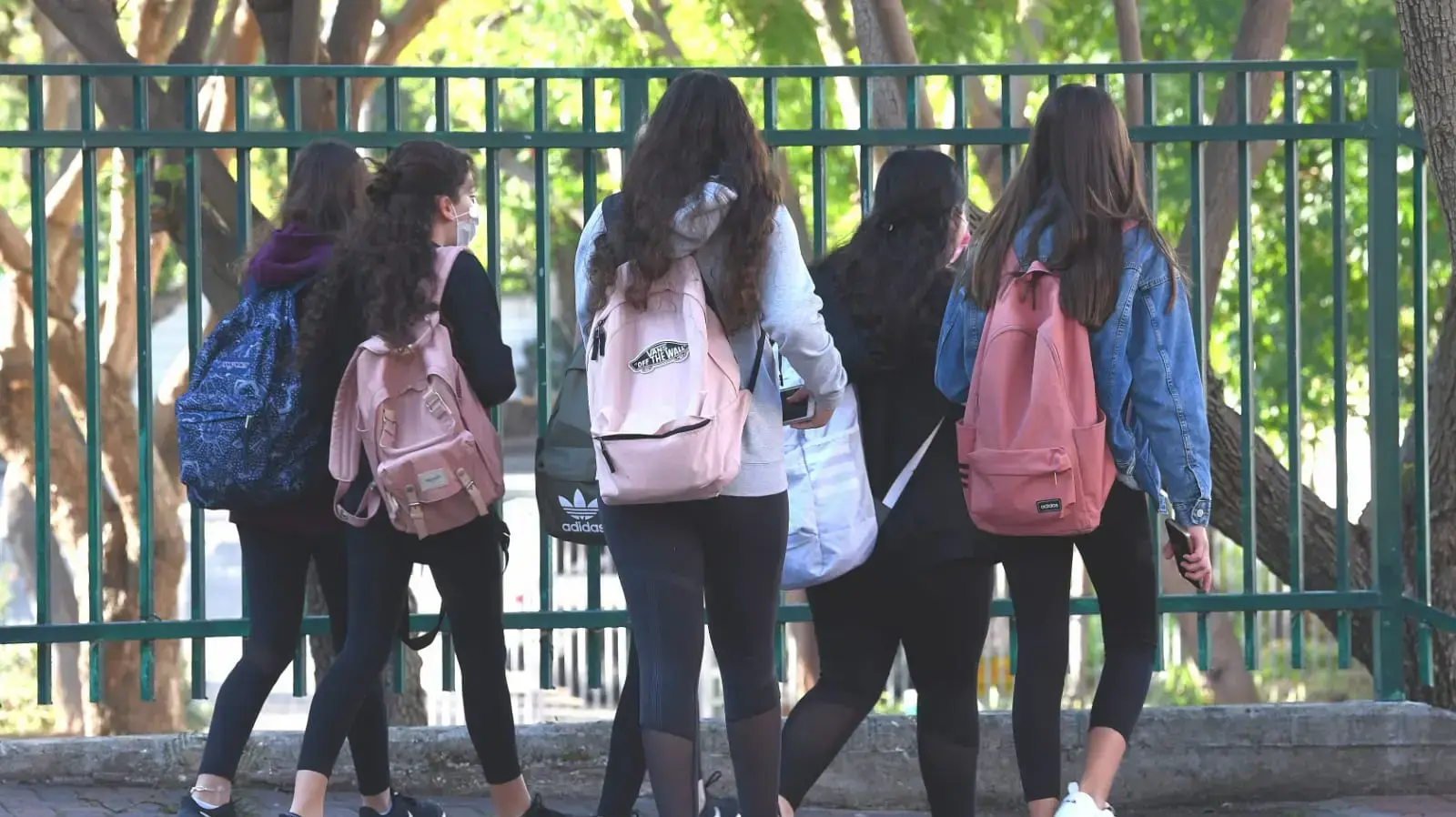 תלמידים חוזרים ללימודים, חטיבת ביניים השרון, רעננה, 6 בדצמבר 2020 תלמידים חוזרים ללימודים, חטיבת ביניים השרון, רעננה, 6 בדצמבר 2020
