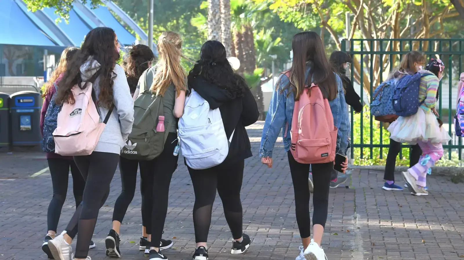 תלמידים חוזרים ללימודים, חטיבת ביניים השרון, רעננה, 6 בדצמבר 2020