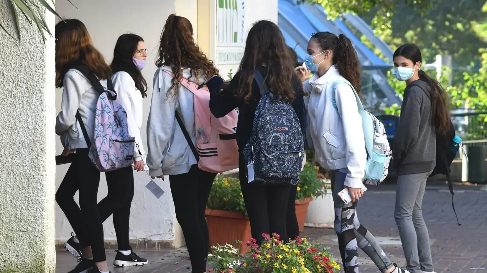 תלמידים חוזרים ללימודים, חטיבת ביניים השרון, רעננה, 6 בדצמבר 2020