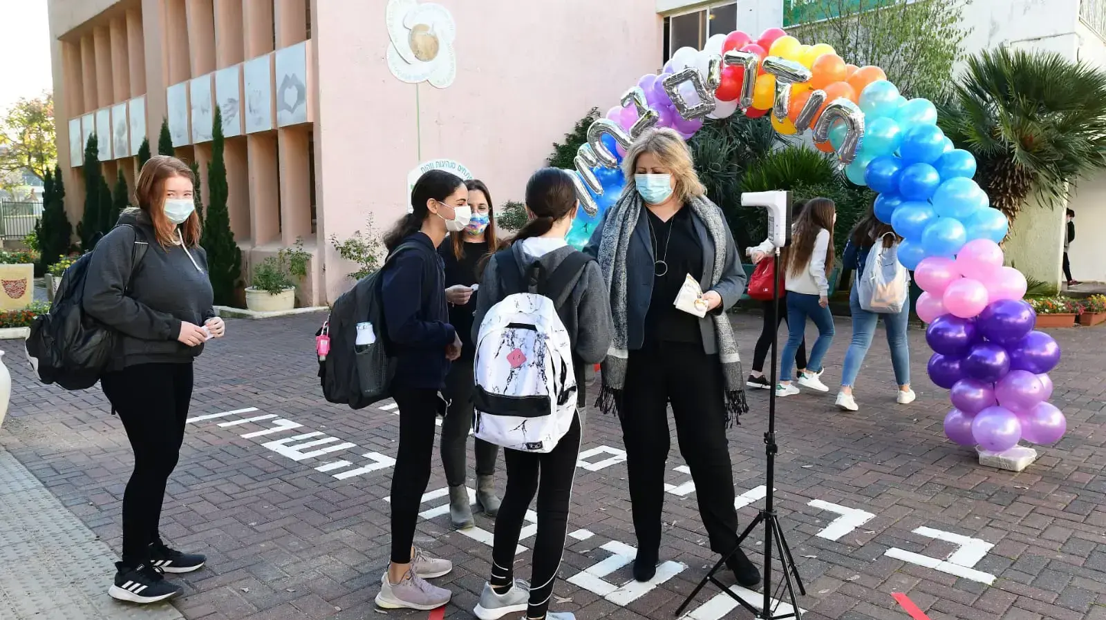 תלמידים חוזרים ללימודים, חטיבת ביניים השרון, רעננה, 6 בדצמבר 2020