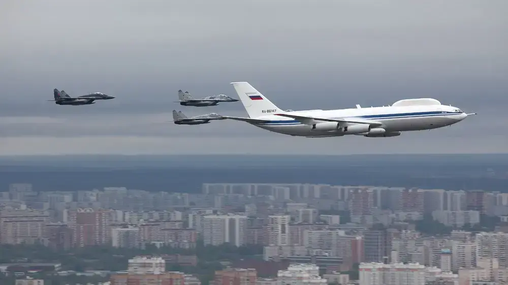 מטוס איליושין Il-80 בשמי מוסקבה, רוסיה, 6 במאי 2010
