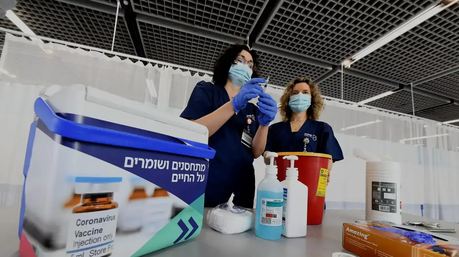 תרגיל סימולציה של הגעת החיסונים. בית חולים שיבא, תל השומר, 10 בדצמבר 2020 תרגיל סימולציה של הגעת החיסונים. בית חולים שיבא, תל השומר, 10 בדצמבר 2020