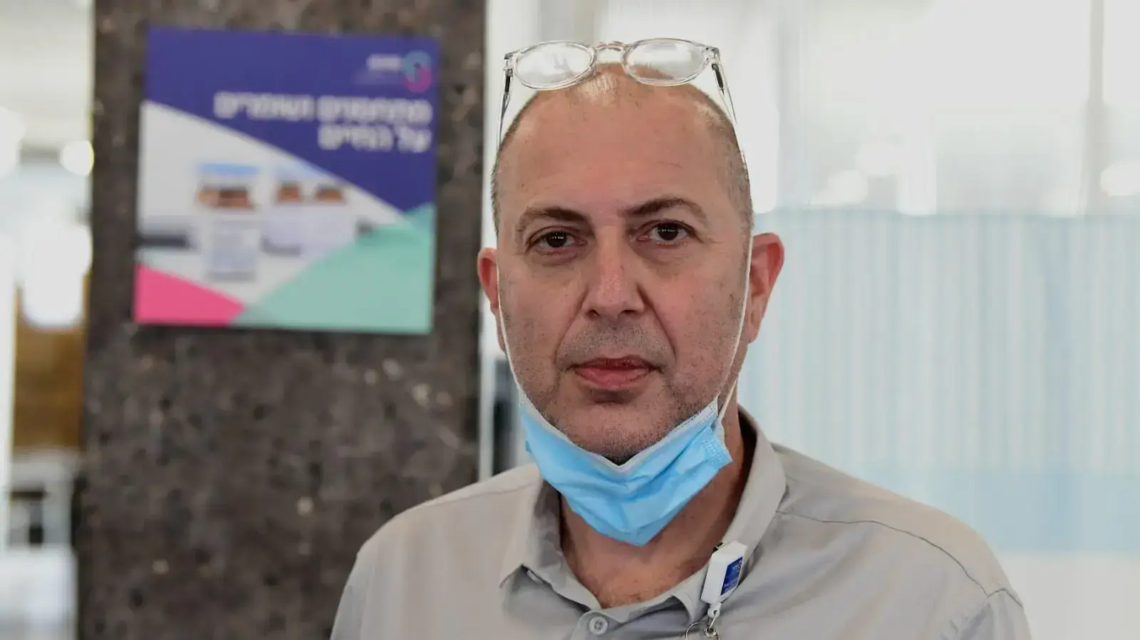ד"ר עמיר גרינברג בתרגיל סימולציה של הגעת החיסונים. בית חולים שיבא, תל השומר, 10 בדצמבר 2020 ד"ר עמיר גרינברג בתרגיל סימולציה של הגעת החיסונים. בית חולים שיבא, תל השומר, 10 בדצמבר 2020
