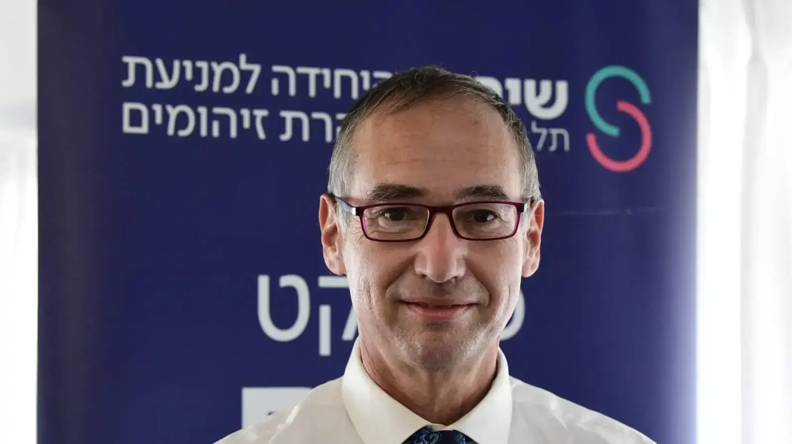פרופ' ארנון אפק בתרגיל סימולציה של הגעת החיסונים. בית חולים שיבא, תל השומר, 10 בדצמבר 2020 פרופ' ארנון אפק בתרגיל סימולציה של הגעת החיסונים. בית חולים שיבא, תל השומר, 10 בדצמבר 2020