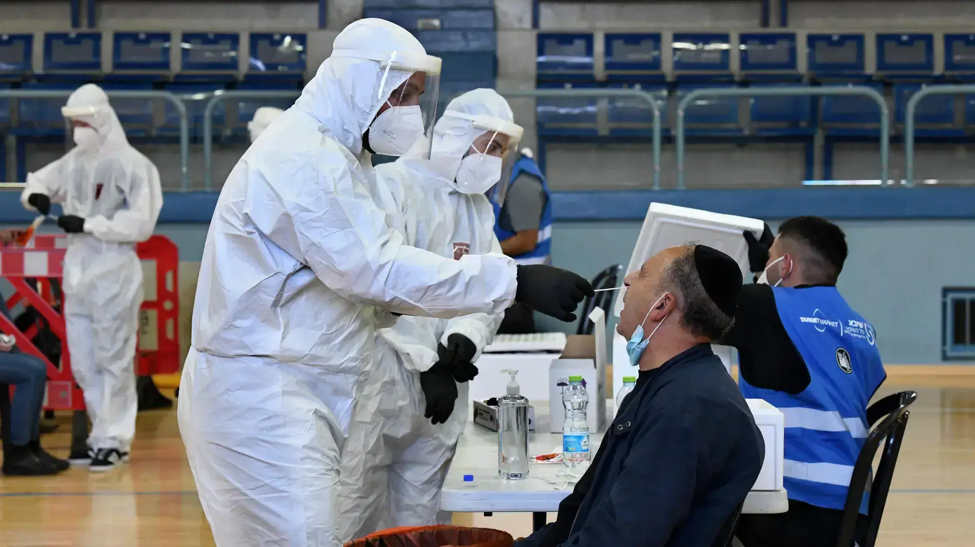 בדיקות קורונה. ביה"ס יגאל אלון, ראשון לציון 10 בדצמבר 2020
בדיקות קורונה. ביה"ס יגאל אלון, ראשון לציון 10 בדצמבר 2020