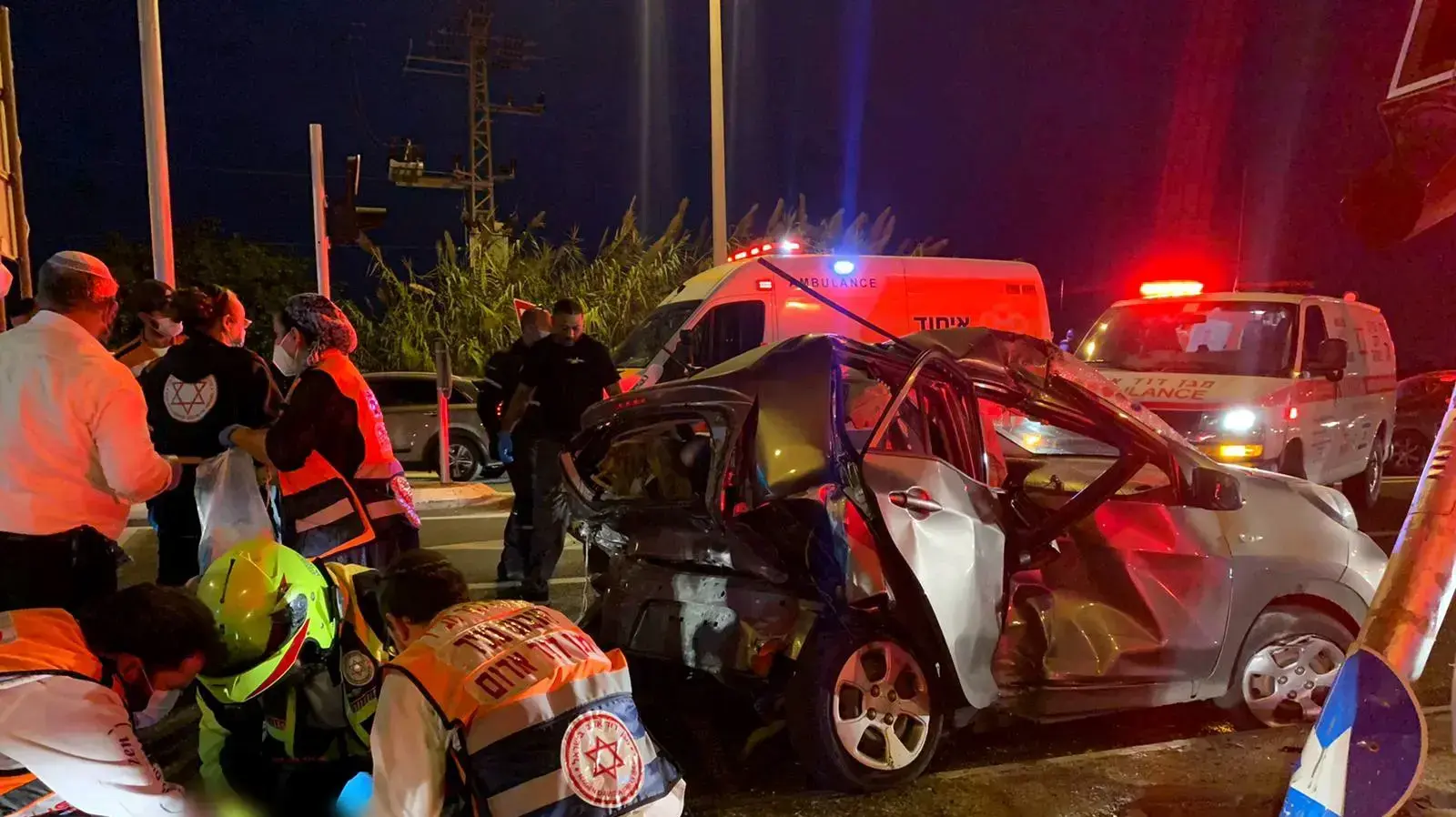 זירת האירוע של תאונת הדרכים בכביש 412 ממחלף שפירים לבית דגן בה נפצעו 3 באורח קשה. 12 בדצמבר 2020 זירת האירוע של תאונת הדרכים בכביש 412 ממחלף שפירים לבית דגן בה נפצעו 3 באורח קשה. 12 בדצמבר 2020