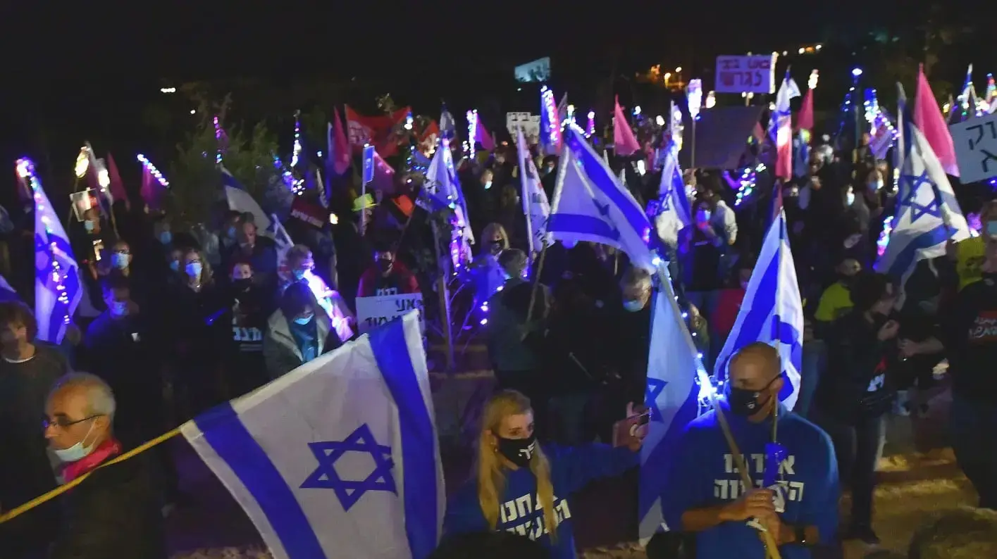 הפגנת הדגלים השחורים, מול מעון רה"מ, קיסירה 12 בצדמבר 2020 הפגנת הדגלים השחורים, מול מעון רה"מ, קיסירה 12 בצדמבר 2020
