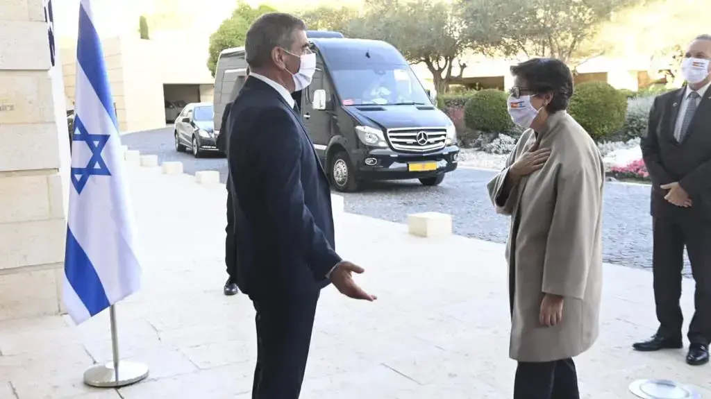 שרת החוץ של ספרד, ארנצ'ה גונזלס לאיה במהלך פגישתה עם שר החוץ גבי אשכנזי 9 בדצמבר 2020
שרת החוץ של ספרד, ארנצ'ה גונזלס לאיה במהלך פגישתה עם שר החוץ גבי אשכנזי 9 בדצמבר 2020