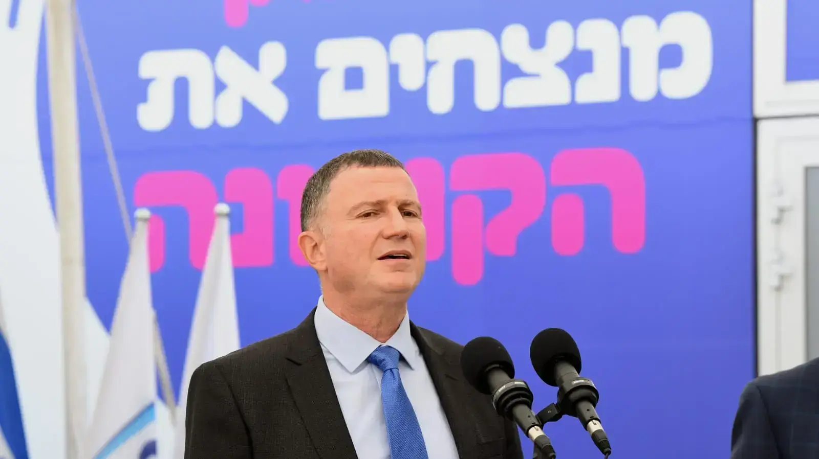 מתחם החיסונים נגד נגיף הקורונה של קופת חולים מכבי. היכל קבוצת שלמה, ת"א 13 בצדמבר 2020 מתחם החיסונים נגד נגיף הקורונה של קופת חולים מכבי. היכל קבוצת שלמה, ת"א 13 בצדמבר 2020