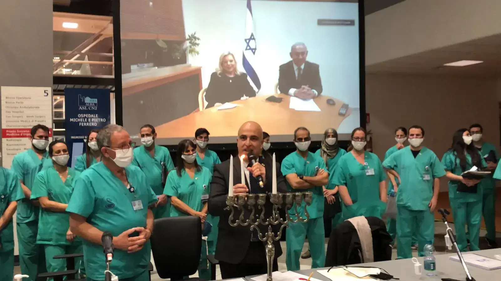 משלחת רופאים לאיטליה לטיפול במאבק בקורונה | שגריר ישראל באיטליה דרור אידר בהדלקת נרות חנוכה עם המשלחת משלחת רופאים לאיטליה לטיפול במאבק בקורונה | שגריר ישראל באיטליה דרור אידר בהדלקת נרות חנוכה עם המשלחת